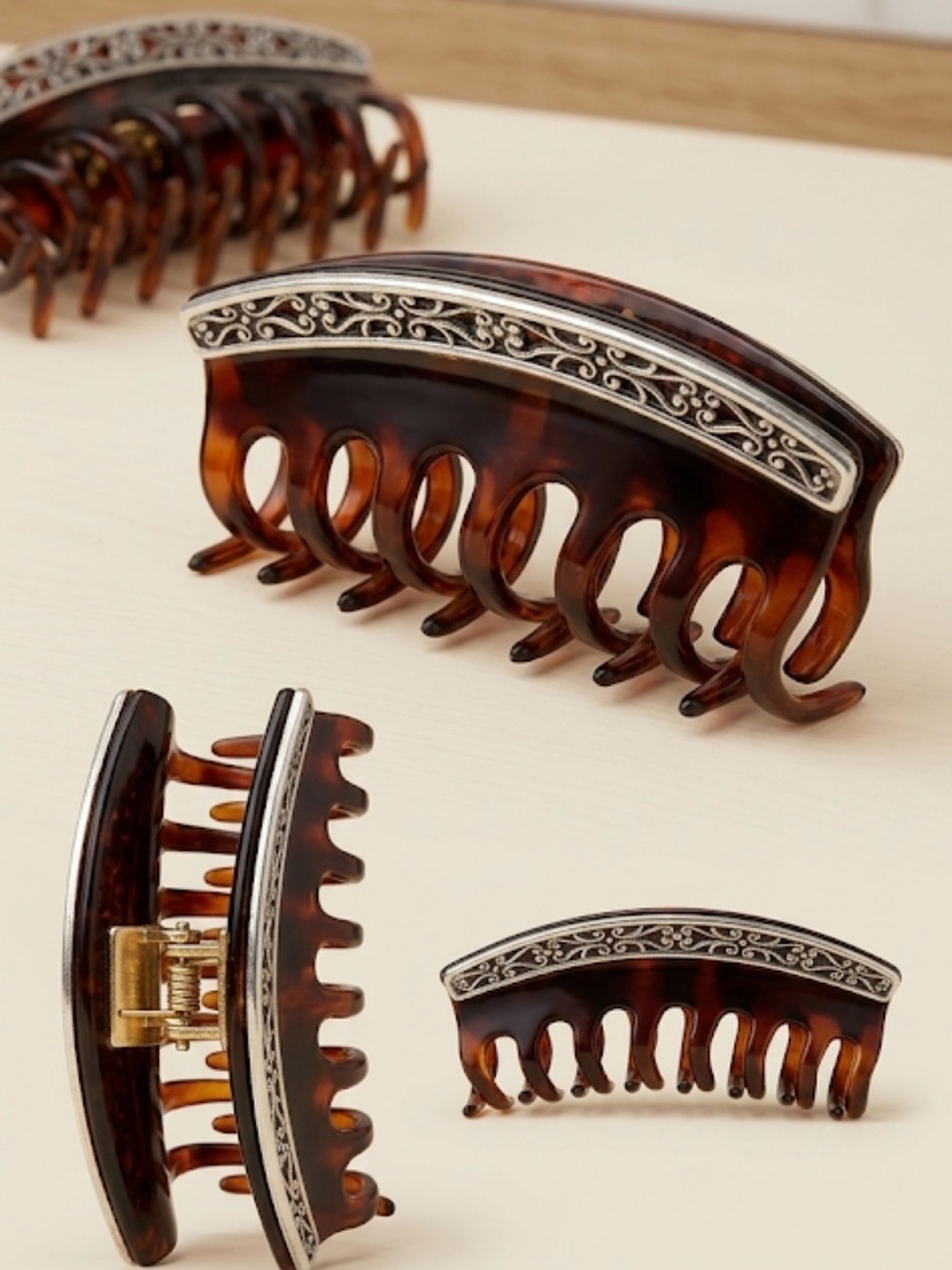 Tortoiseshell Resin Hair Claw with Decorative Silver Accent - Men's Accessory